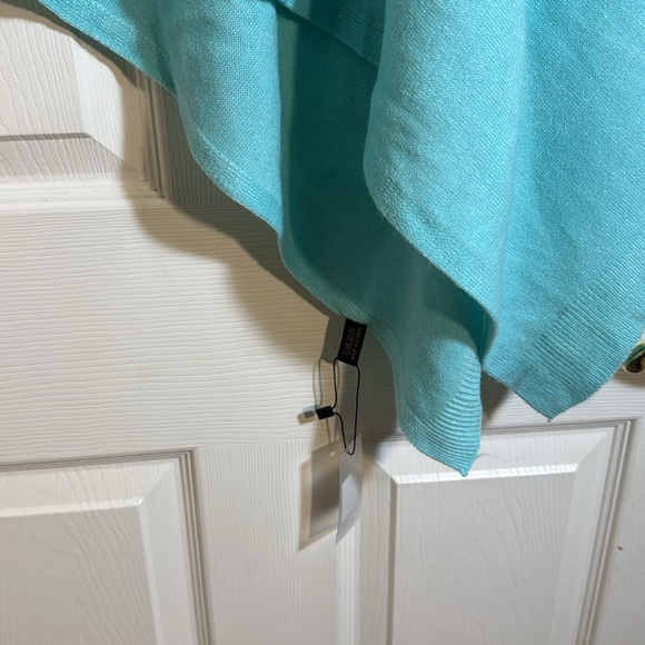 VIVI Lightweight Popover Poncho Color Acid Blue - Picture 3 of 3